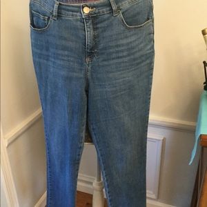 LEE CLASSIC FIT JEANS 🌻